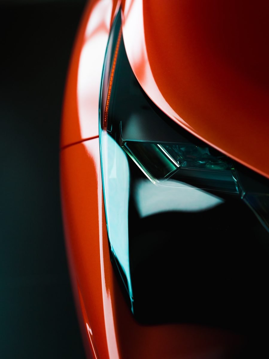 Detalle frontal de automóvil